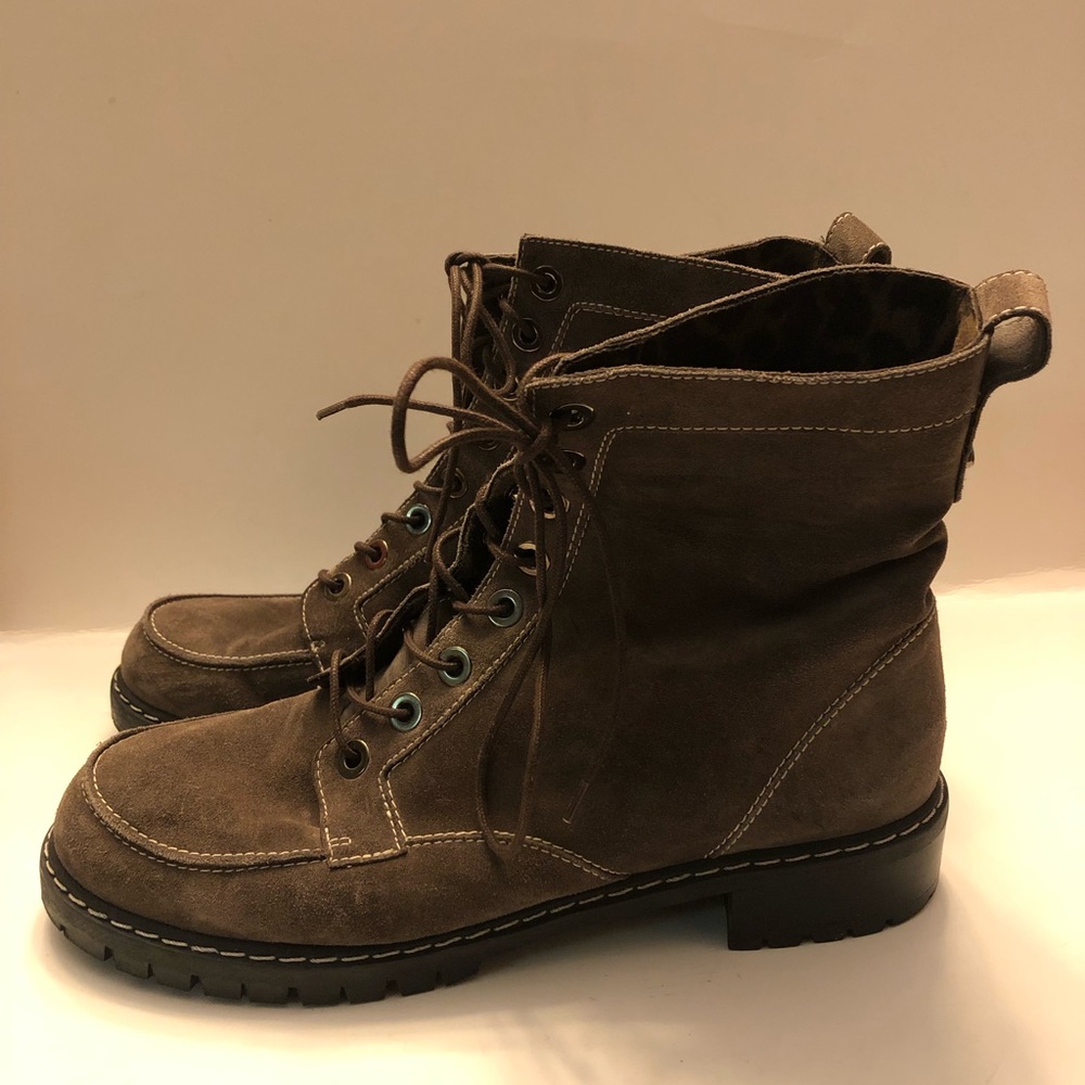 Stuart Weitzman Brown Suede lace up boots Size 9 Excellent preowned condition